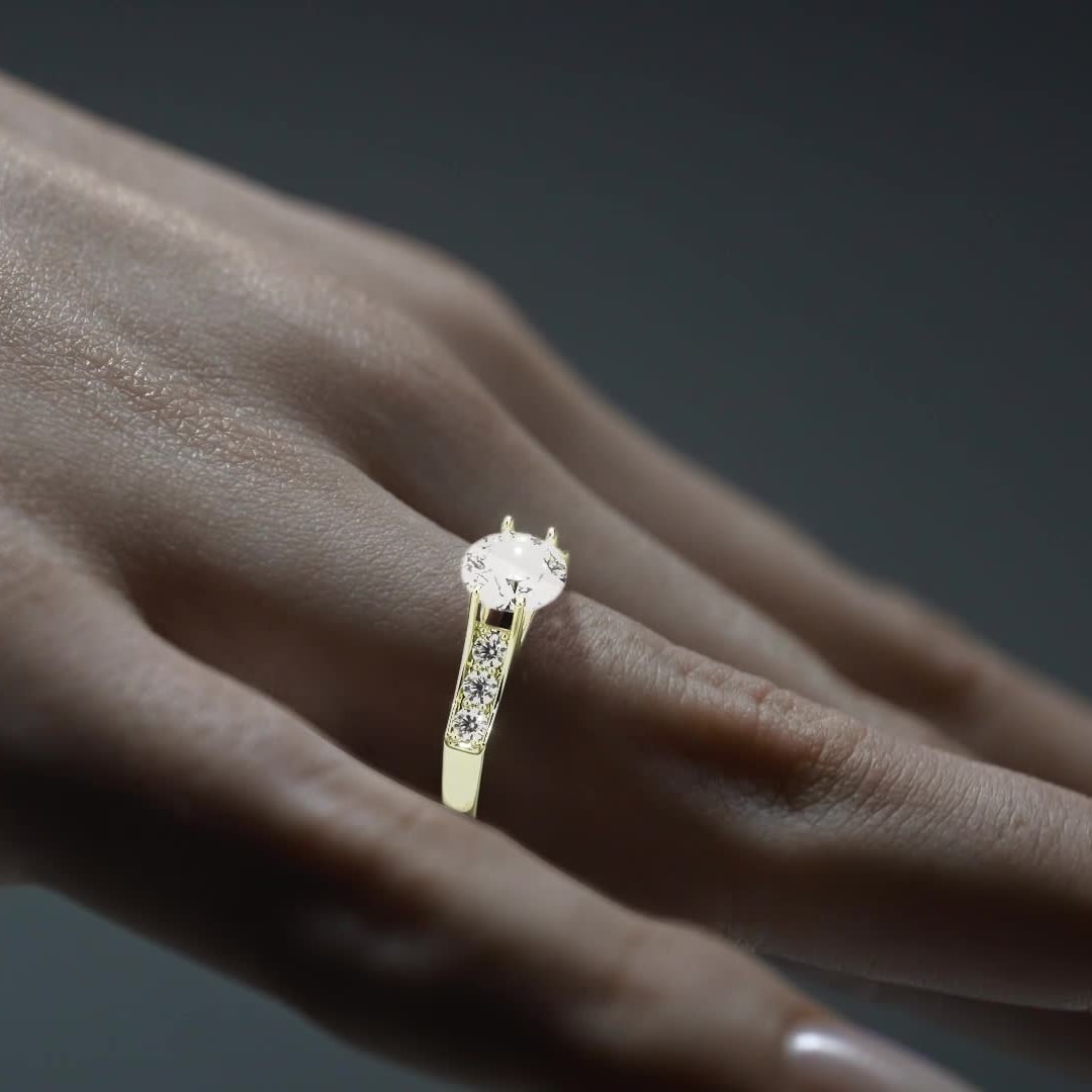 Anillo De Compromiso De Oro 10k Con Piedras Zirconia