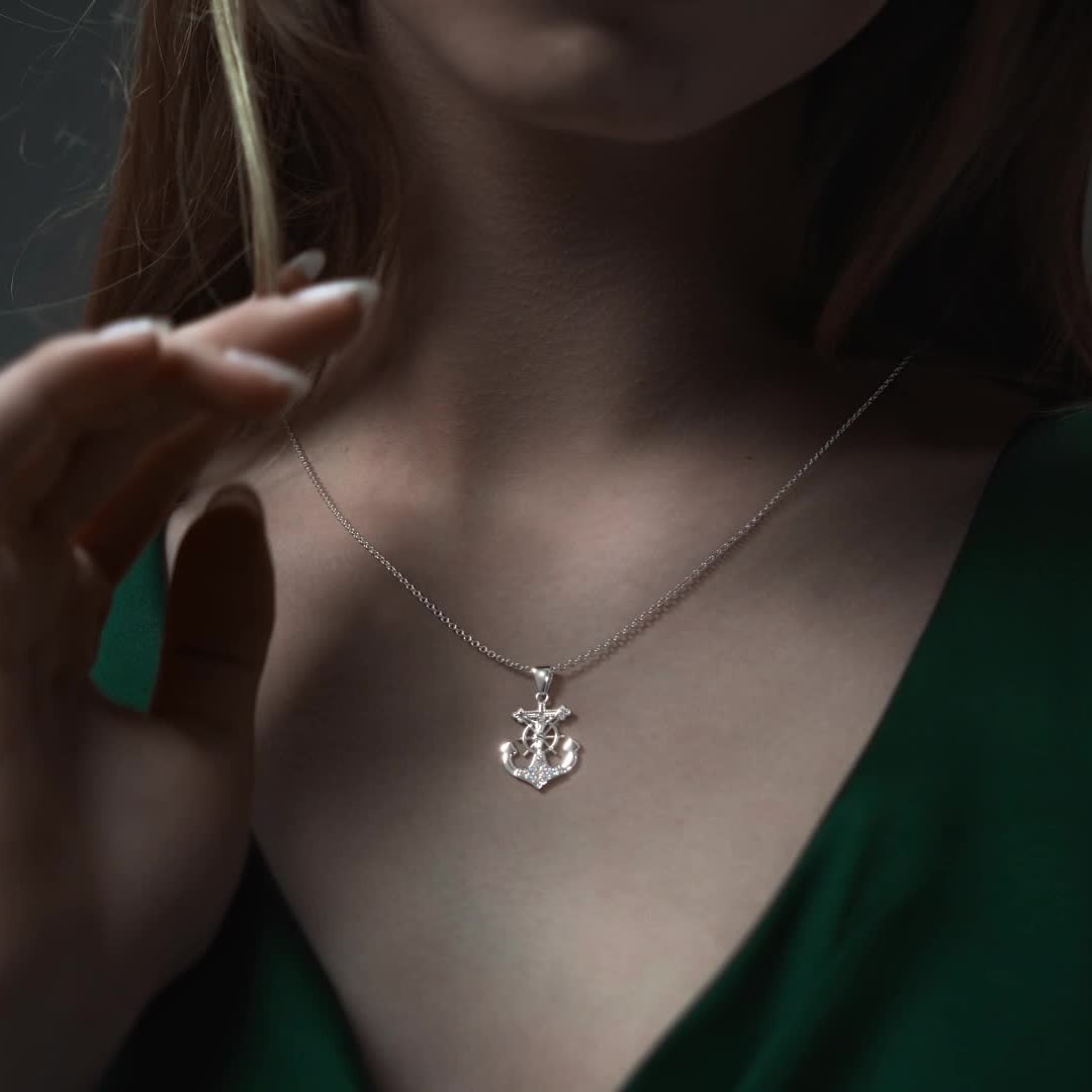 Dije De Cruz Con Forma De Ancla De Plata 925