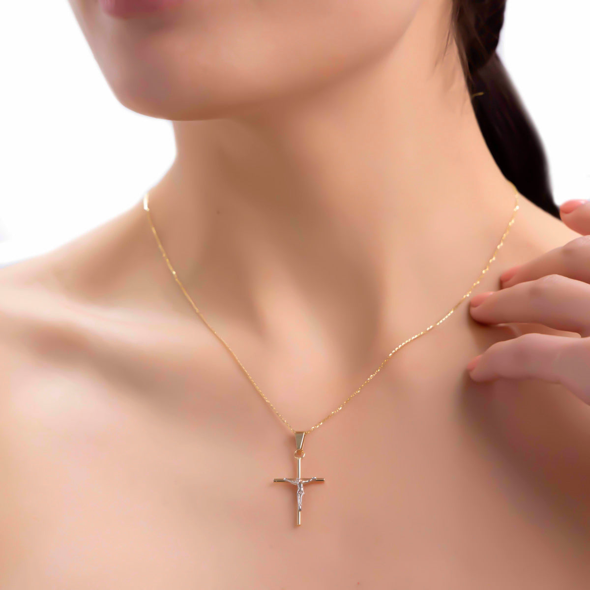 Collar De Cruz De Tubo Y Cristo Rodinado De Oro De 14k