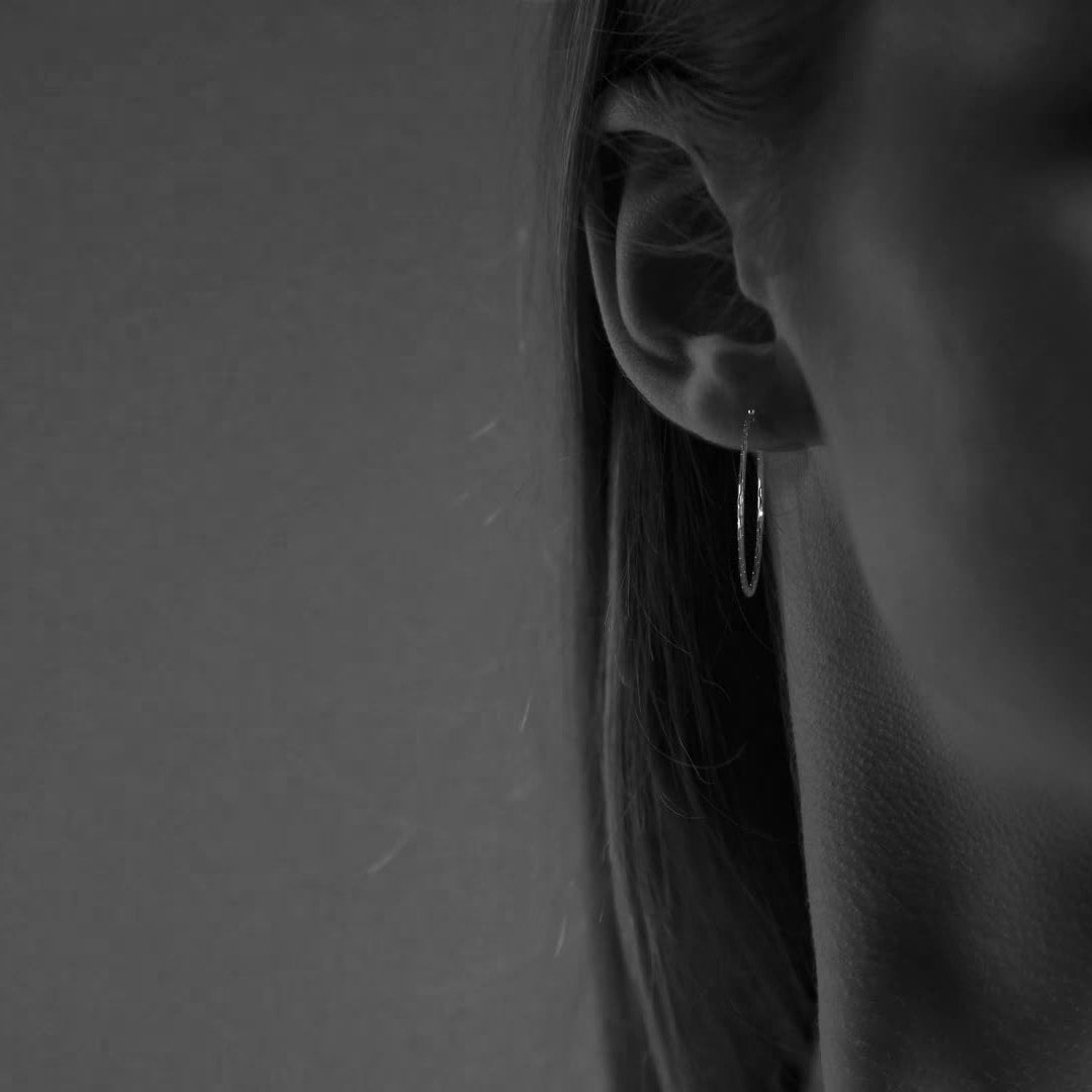 Arete Arracada Diamantada Ligera De Plata Ley 925 Para Mujer Estilo Domino