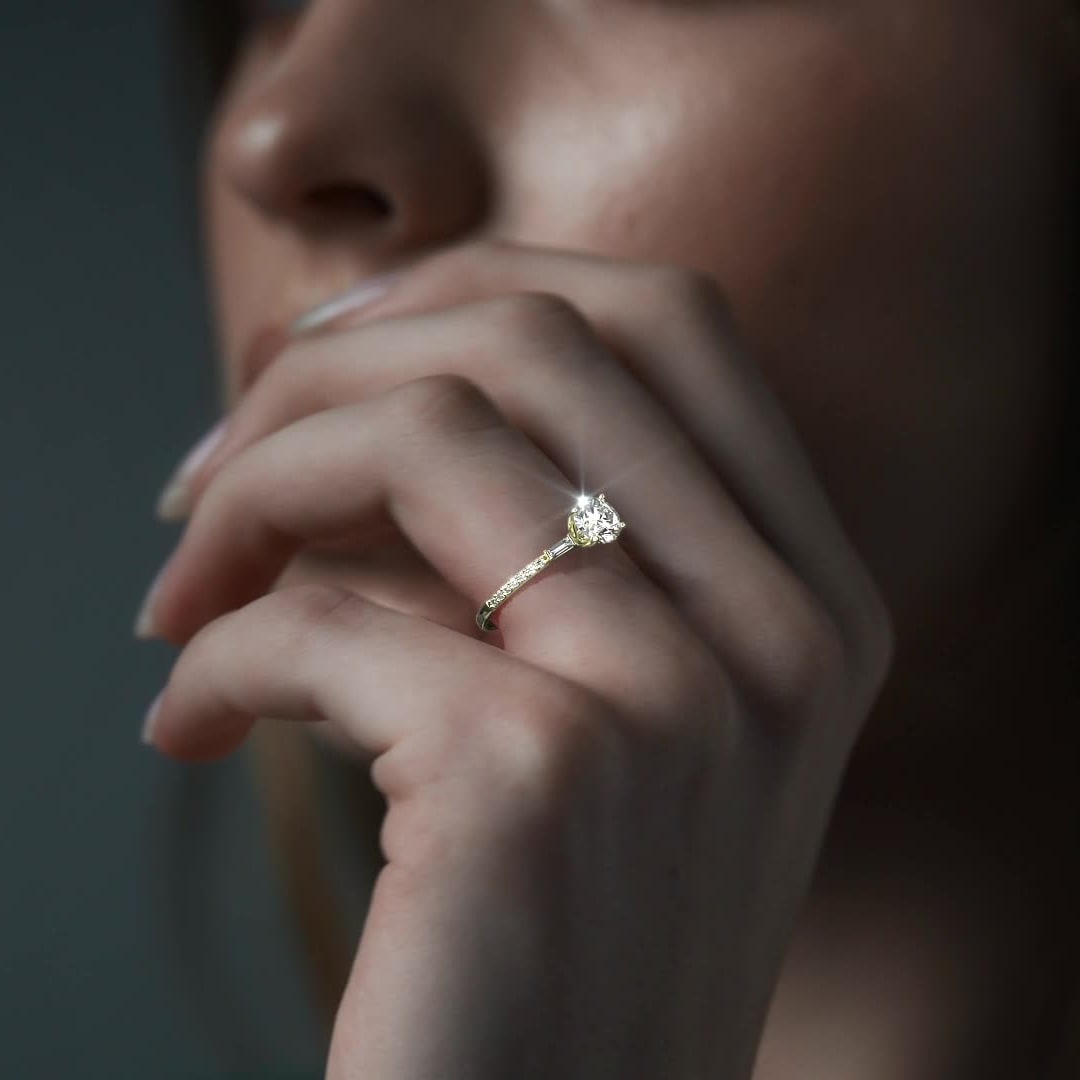 Anillo De Compromiso De Oro 10k Con Piedra Zirconia