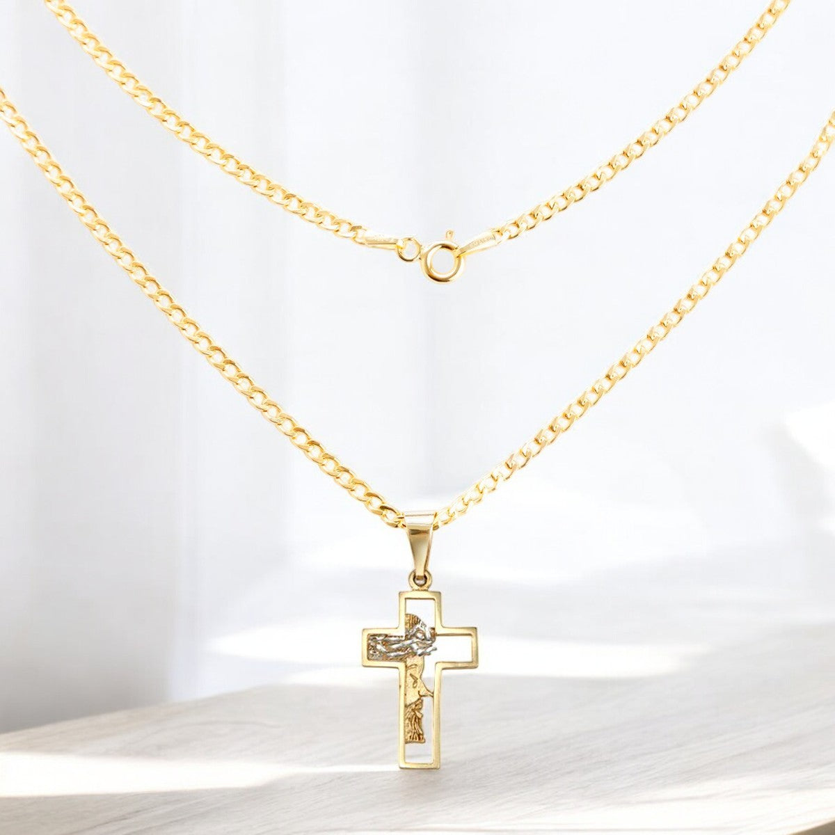 Dije De Cruz Con Rostro De Cristo De Oro De 10k