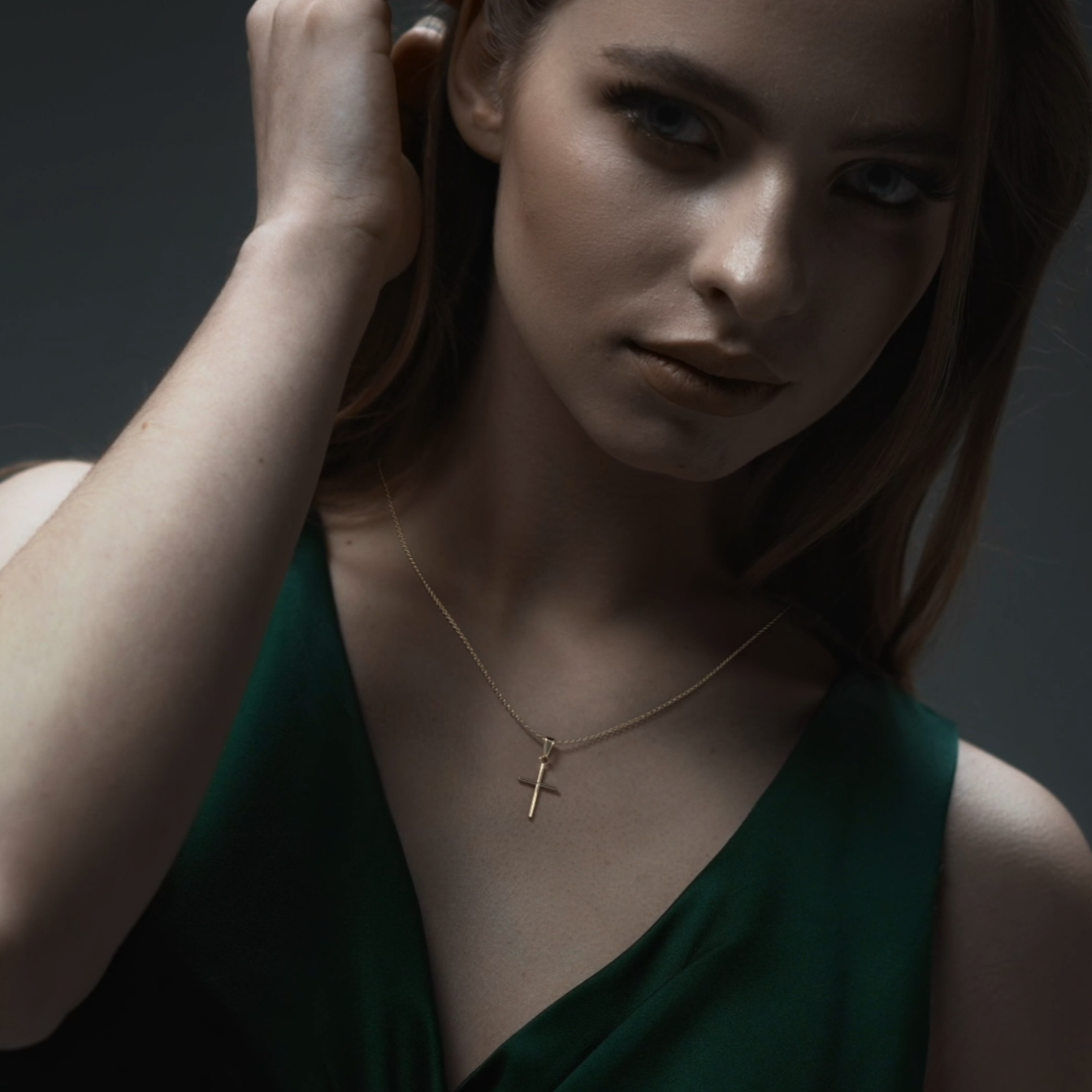 Collar De Cruz De Tubo De Oro De 10k