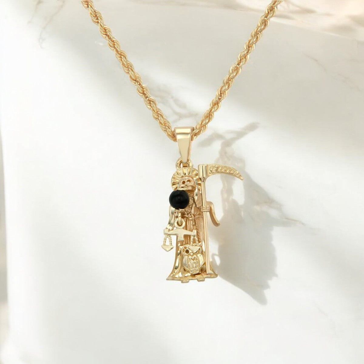 Dije De La Santa Muerte En Oro De 10k Con Piedra Ónix