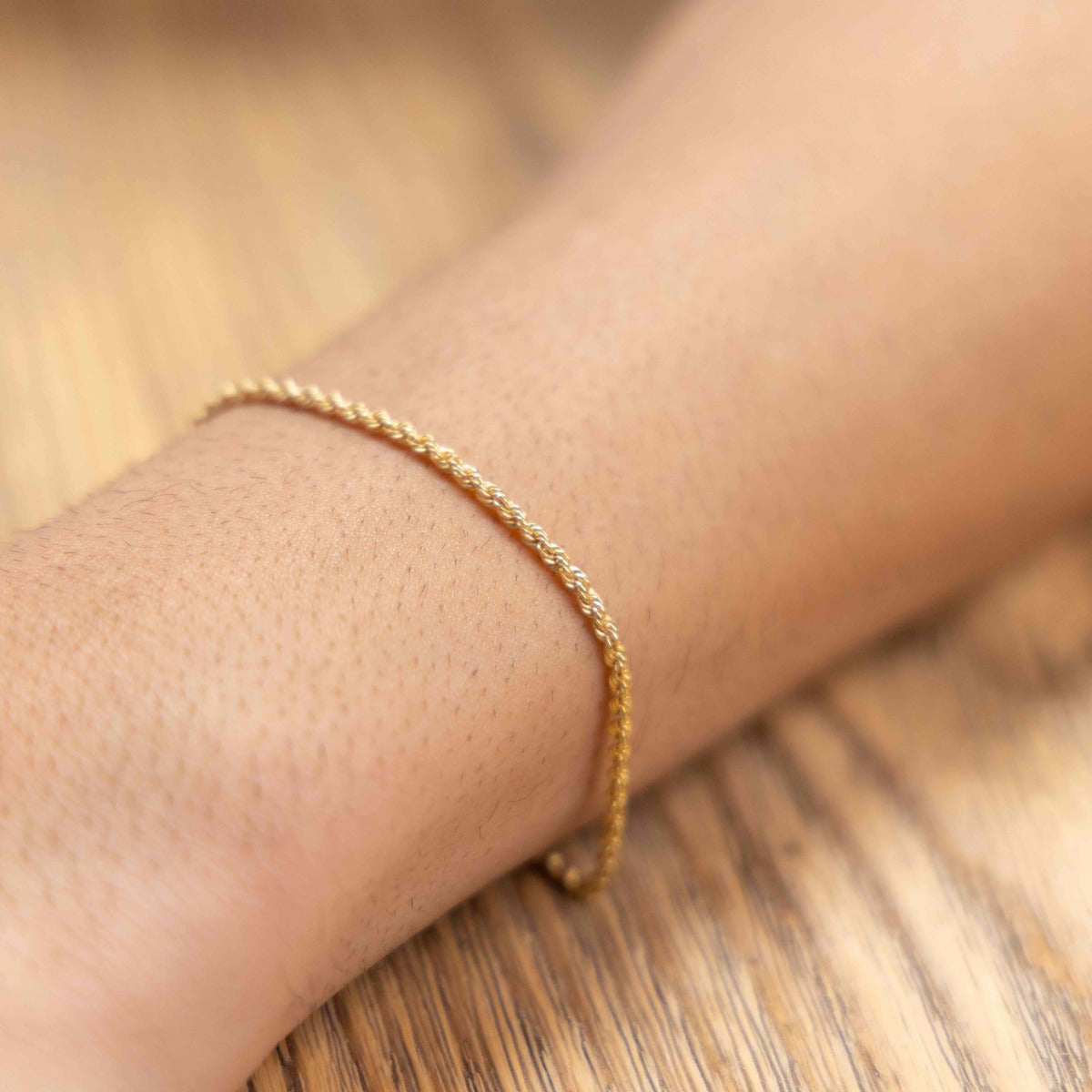 Pulso Torsal Hueco De Oro Italiano 10k, Calibre 2mm, 18 Cm