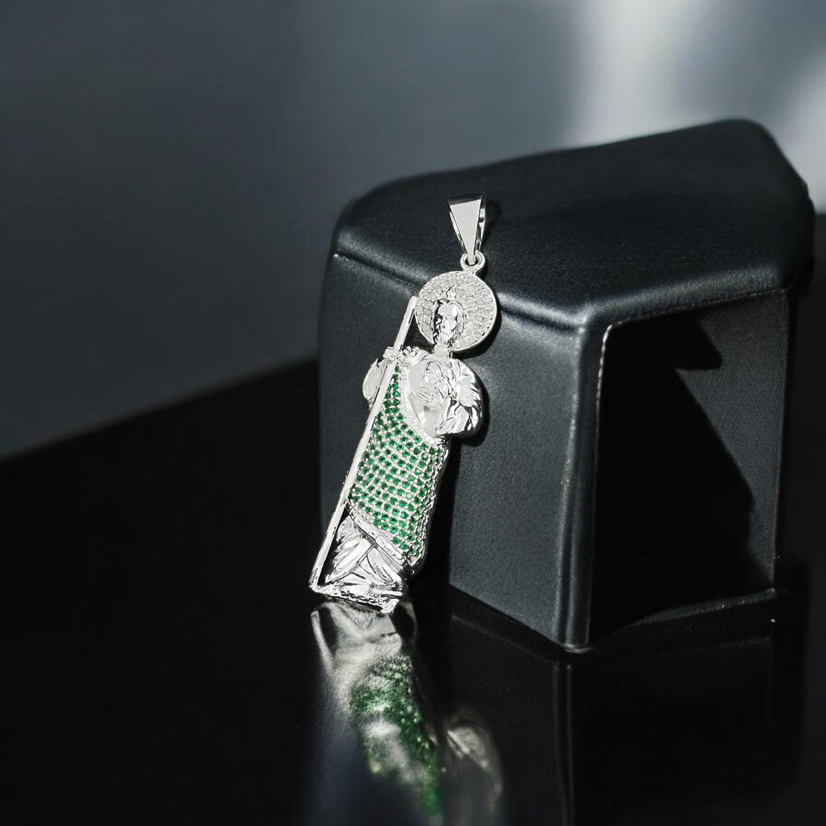 Dije De Plata 925 San Judas Con Piedra Zirconia Verde 7.5cm
